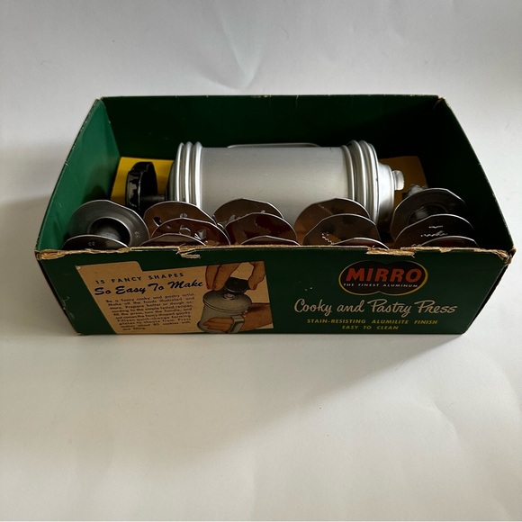 Vintage Mirro Cooky and Pastry Press - Picture 3 of 11